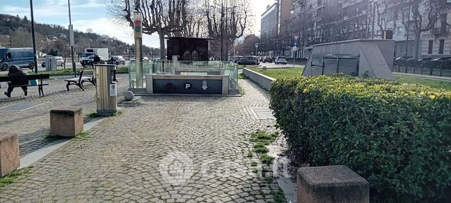 Box/posto auto in residenziale in Corso Cairoli