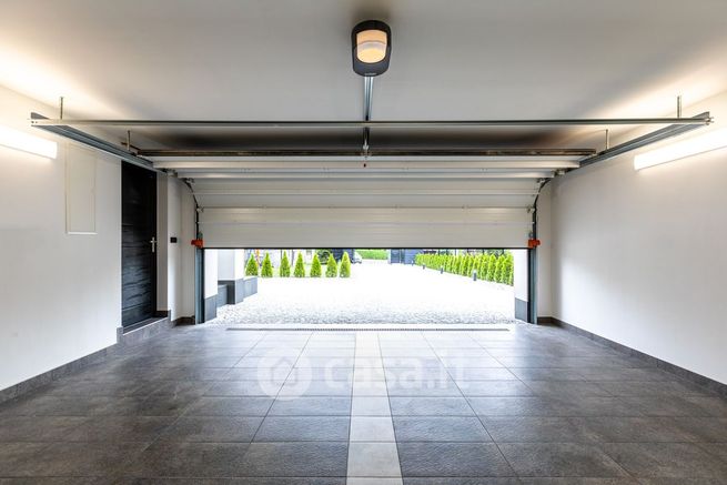 Box/posto auto in residenziale in ContrÃ  S.S.Apostoli