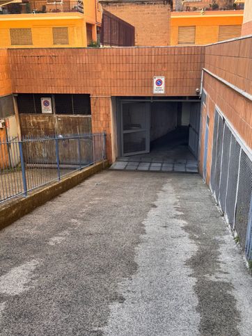 Garage/posto auto in residenziale in Via Ovidio 135