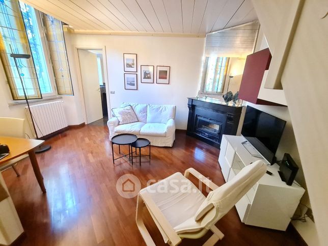 Appartamento in residenziale in Via Ugo Foscolo 21