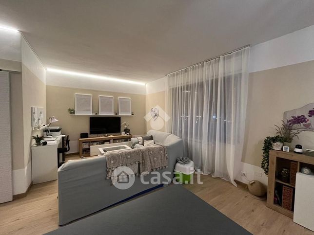 Appartamento in residenziale in Via Costa 1