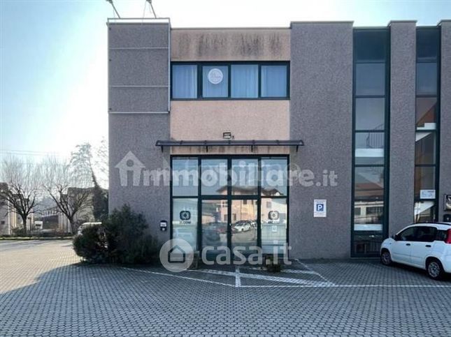 Capannone in commerciale in Via Liancourt