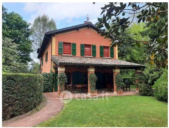 Villa in residenziale in Via Pieve 14