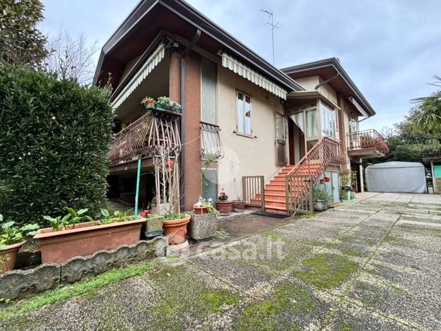 Casa indipendente in residenziale in Via Primavera 83