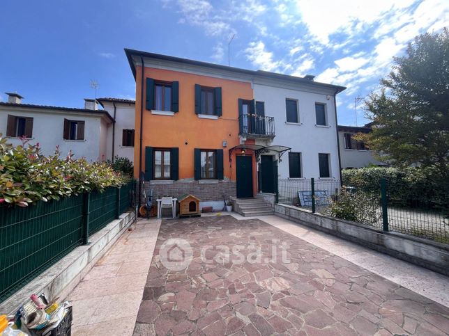 Villetta a schiera in residenziale in Via Massolini 6