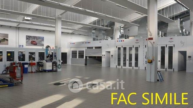 Capannone in commerciale in 