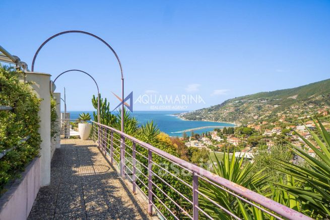 Appartamento in residenziale in Via Padre Semeria 15