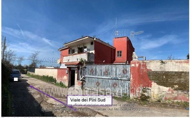 Villetta a schiera in residenziale in Viale dei Pini Sud 2