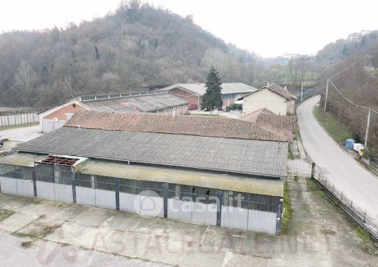 Capannone in commerciale in Via Rio 19