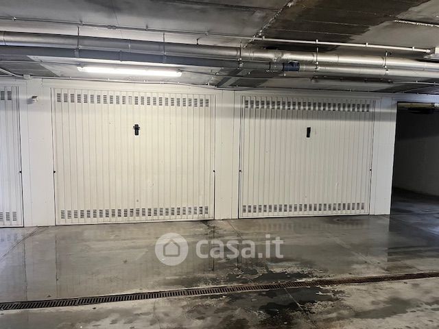 Box/posto auto in residenziale in Via Alessandro Manzoni 1