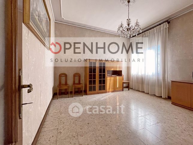 Casa bi/trifamiliare in residenziale in Via Albertino da Corona 1