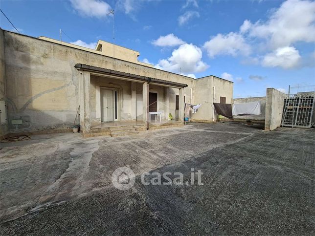 Villa in residenziale in Via Alpi