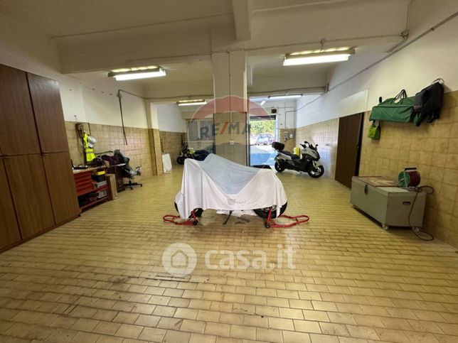 Box/posto auto in residenziale in Via Cosseria 8