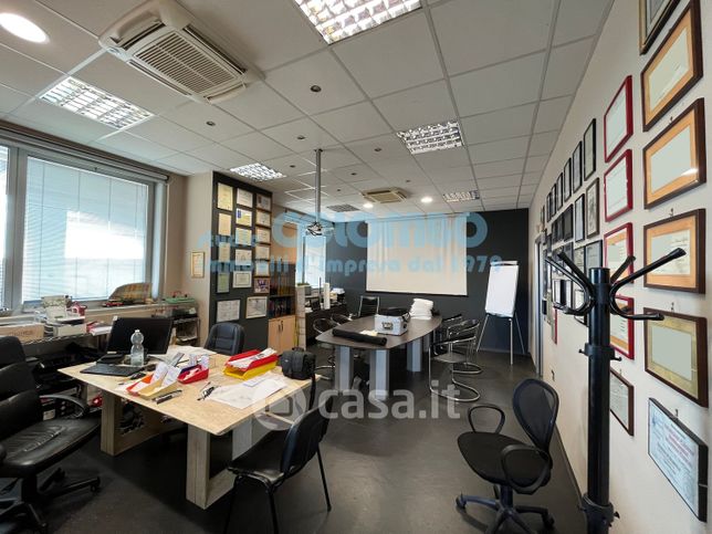 Capannone in commerciale in Via Quinzano 80