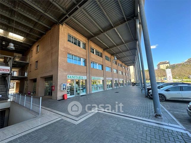 Ufficio in commerciale in Via Gaetano Donizetti 103