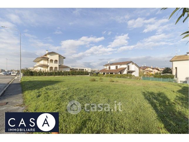 Terreno agricolo in commerciale in 