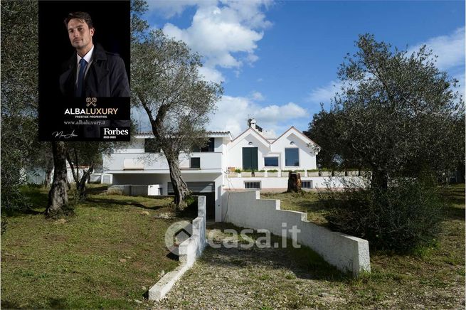 Villa in residenziale in Via Santa Chiara 1