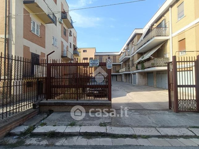 Box/posto auto in residenziale in Via Vincenzo Bellini 41