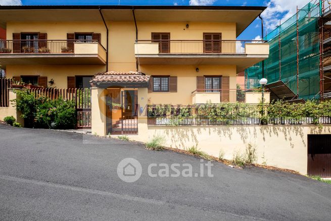 Casa bi/trifamiliare in residenziale in Via Sergio Bragato 29