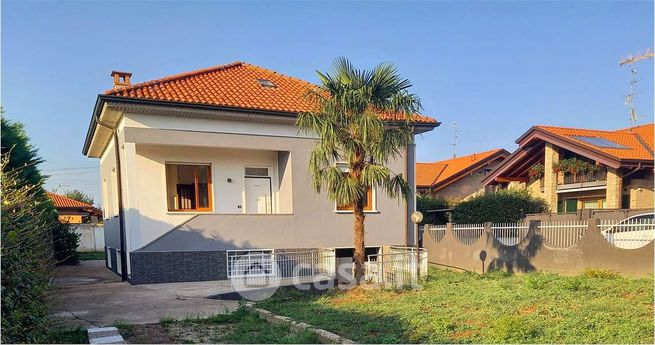 Villa in residenziale in Via Brianza 7