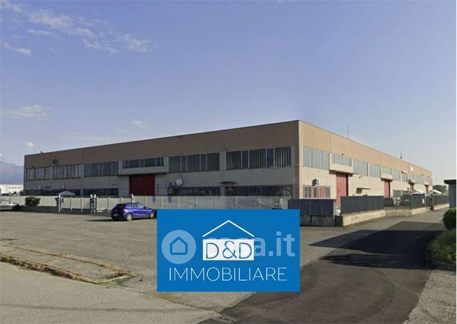 Capannone in commerciale in Via G. Cubito 33