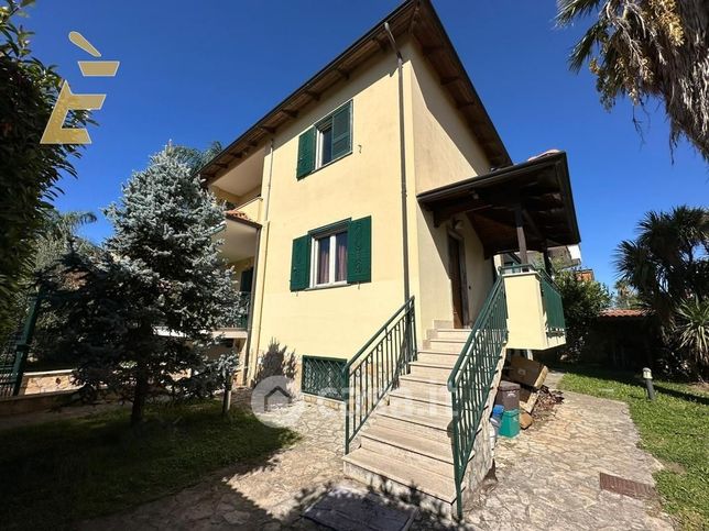 Villa in residenziale in Via Ripuaria 48