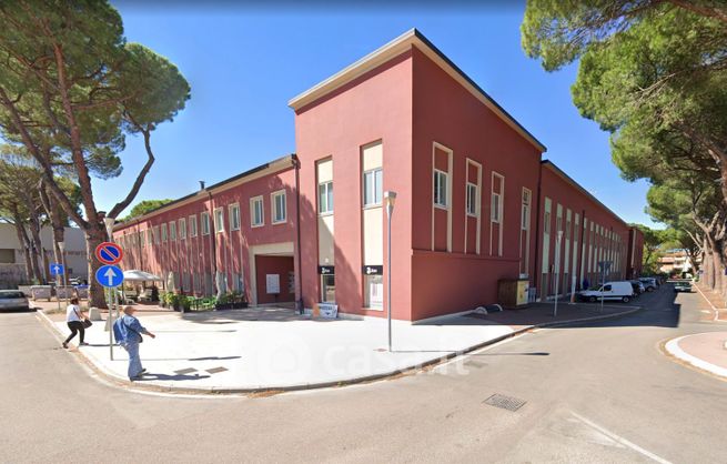 Negozio/locale commerciale in commerciale in Via della Piscina Eden Rock 10