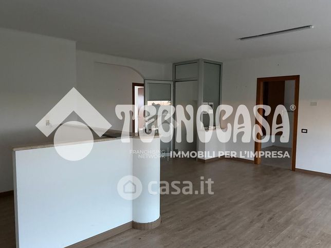 Ufficio in commerciale in Via Orvieto 70
