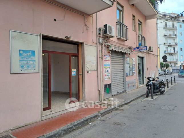 Negozio/locale commerciale in commerciale in Via Claudio Galeno 9