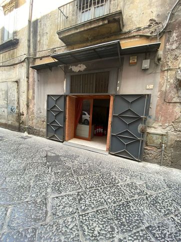 Negozio/locale commerciale in commerciale in Via Amendola 52