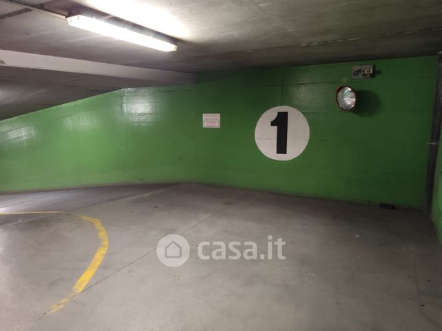 Box/posto auto in residenziale in Via Alessandro Tadino 46