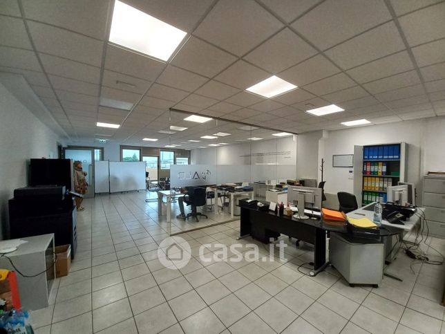 Ufficio in commerciale in Via Carlo Donat-Cattin