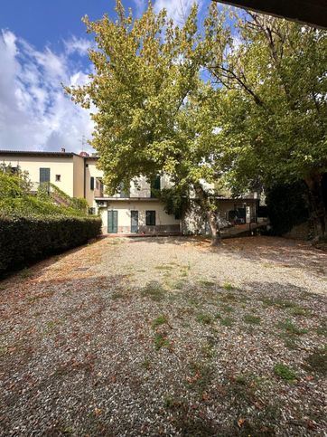 Casa bi/trifamiliare in residenziale in Viale del Poggio Imperiale