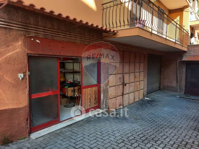 Box/posto auto in residenziale in Via Quattro Altarelli 22