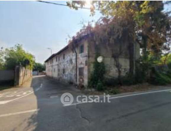 Casa bi/trifamiliare in residenziale in Via Casoni dei Peri