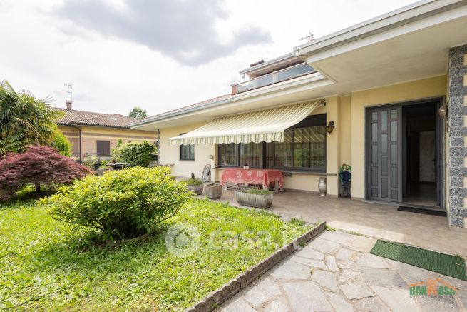 Villa in residenziale in Via Don Cosma Zonca 11