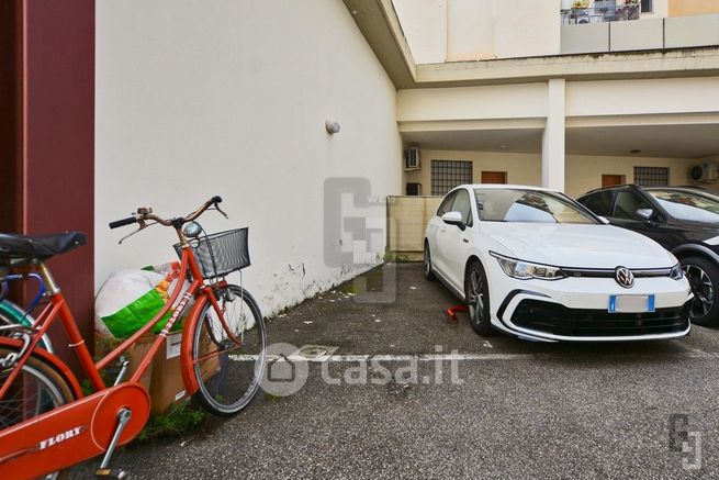 Box/posto auto in residenziale in Via Reginaldo Giuliani 185