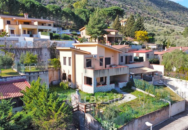 Villetta a schiera in residenziale in Strada Intercomunale 12