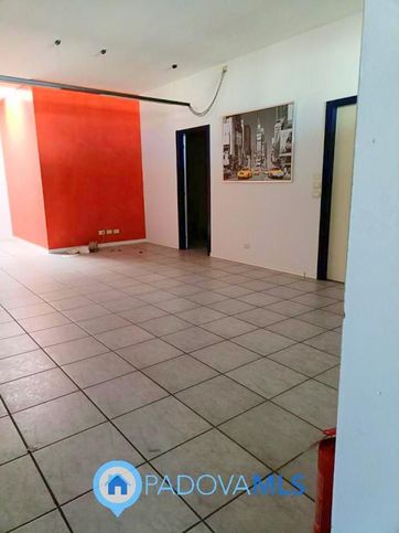 Ufficio in commerciale in Via Panà