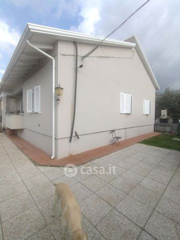 Villa in residenziale in Via Petroniano
