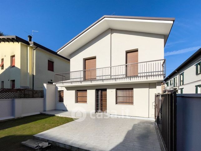 Villa in residenziale in Via Pasubio