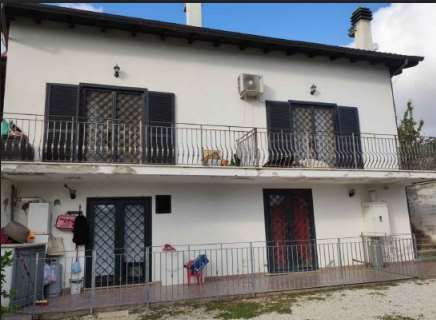 Villetta a schiera in residenziale in Via Colle Caldara