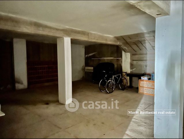 Garage/posto auto in residenziale in Viale Tirreno 26