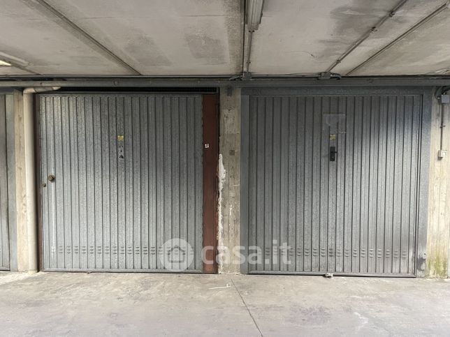 Box/posto auto in residenziale in Via Pracavallo 57