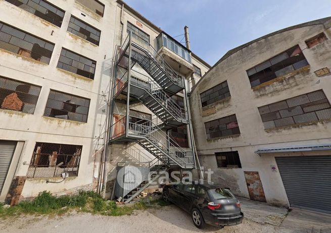 Capannone in commerciale in Viale Felice Cavallotti
