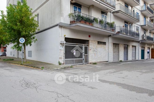 Box/posto auto in residenziale in Via Pio XII 40
