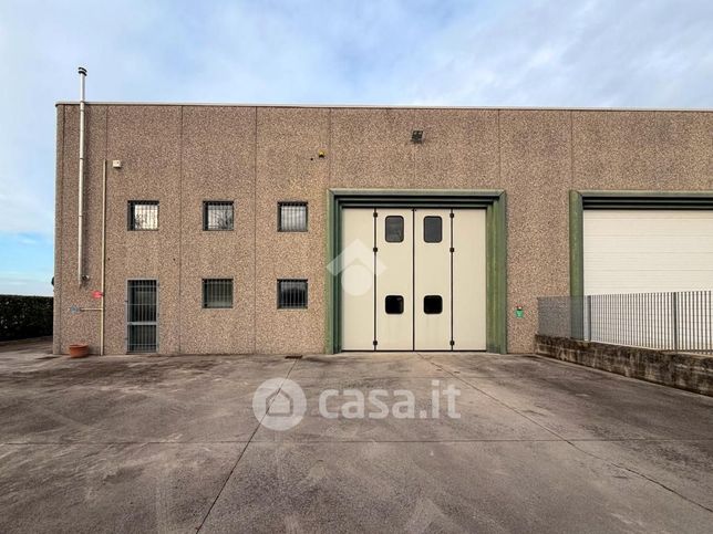 Capannone in commerciale in Via Benaco 125