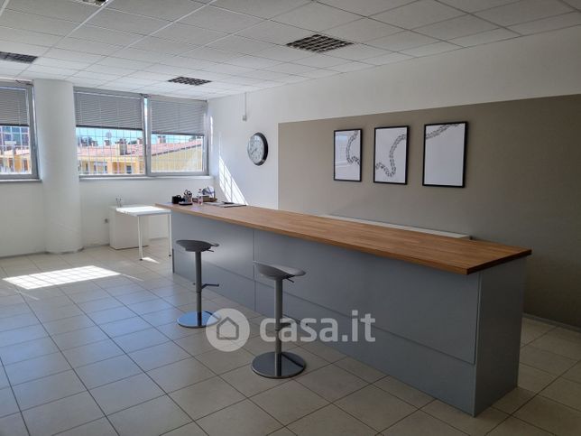Ufficio in commerciale in Via Europa 165