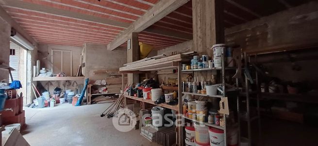 Capannone in commerciale in 
