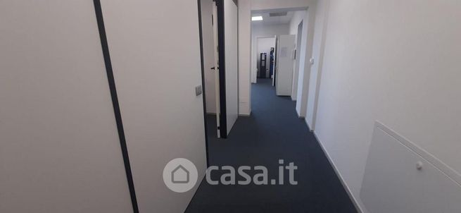 Ufficio in commerciale in Via Falcone e Borsellino